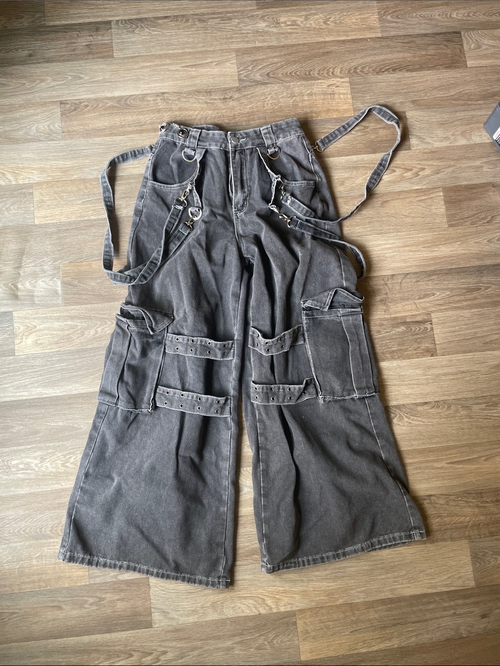 ROMWE Black Wide Leg Cargo Flare Jeans with Straps